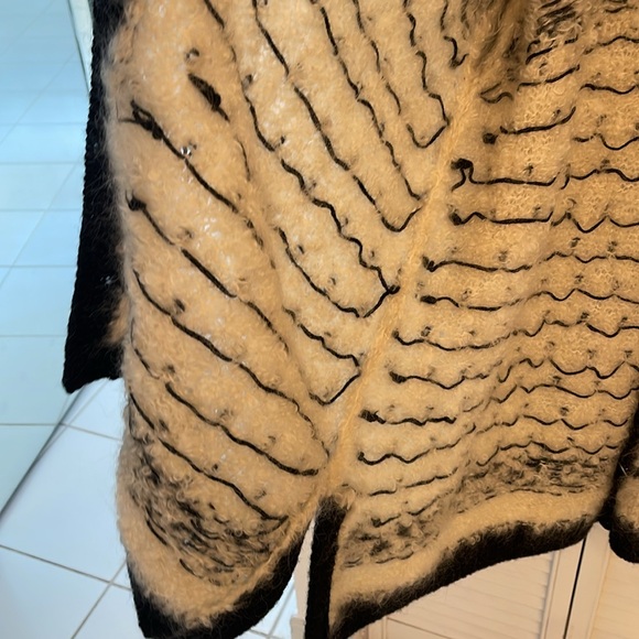 Vintage Jones New York Exclusive Hand Knit Cream/Black/Burgundy Cardigan - Picture 7 of 8